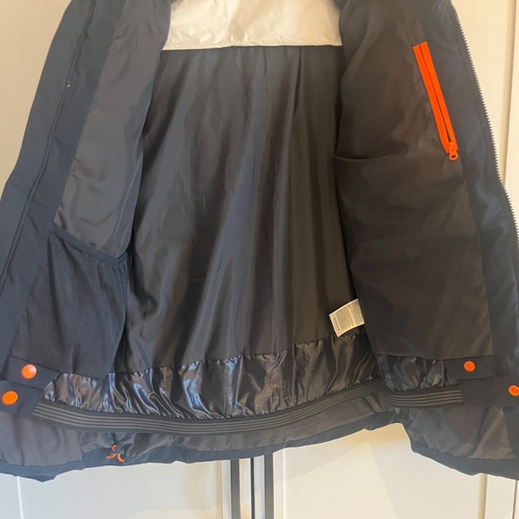 Big Boys Helly Hansen Matching Ski Coat And Pants - Picture 3 of 8